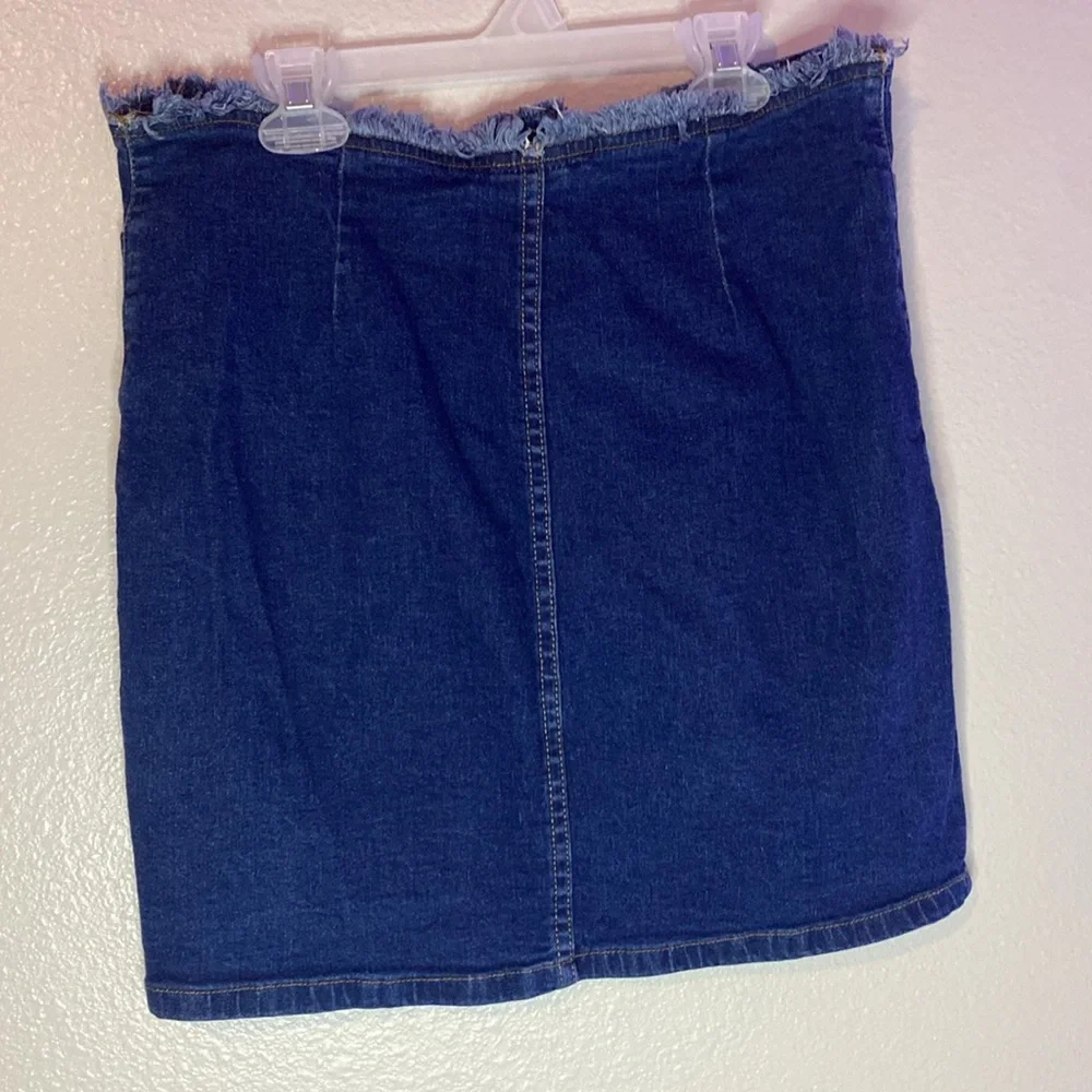 Used - Picture 2 of 2